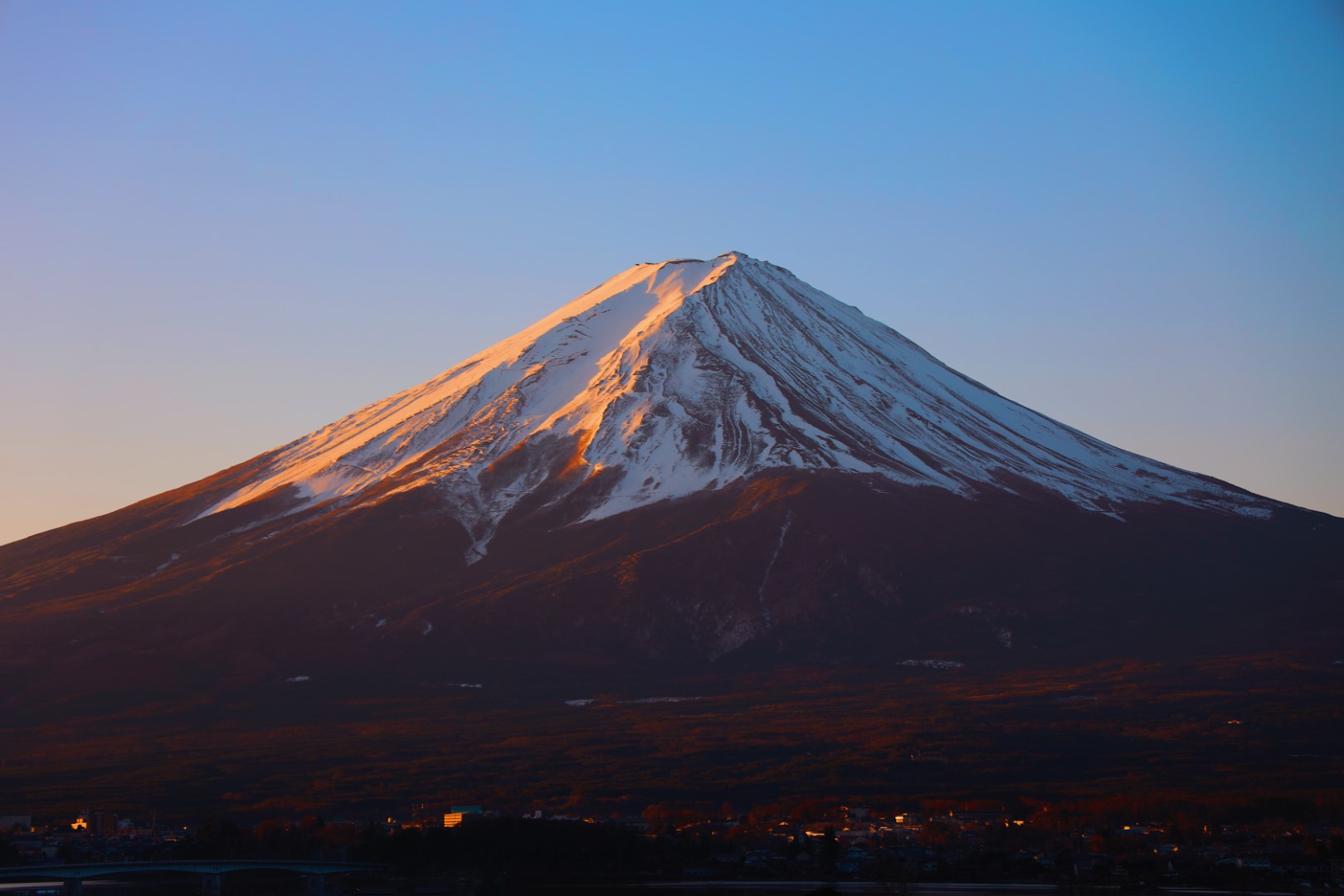 意匠出願の優先権主張で注意したいこと。そもそも優先権制度とは?特許との違いは? 弁理士法人 HARAKENZO WORLD PATENT